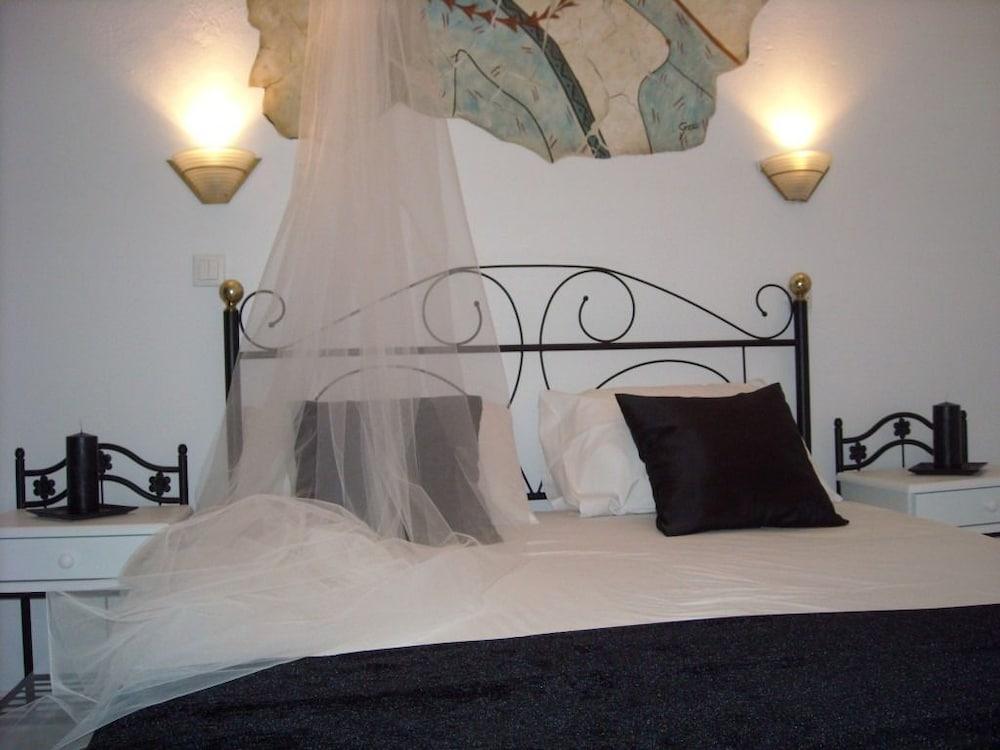 Kafouros Hotel Kamári Quarto foto