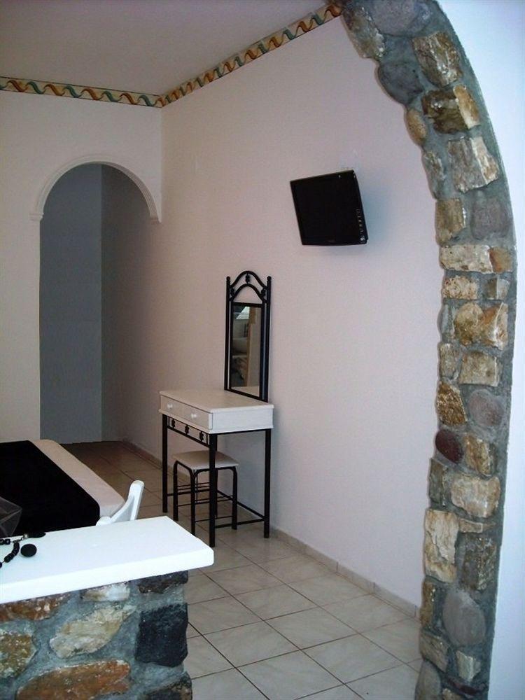 Kafouros Hotel Kamári Quarto foto